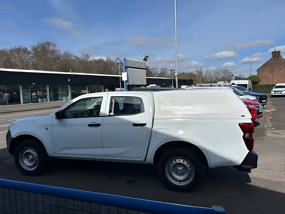 Used 2021 Isuzu D-Max Utility D/Cab White - Interior and Exterior details 7