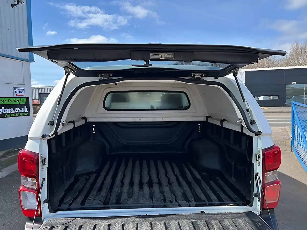 Used 2021 Isuzu D-Max Utility D/Cab White - Interior and Exterior details 8