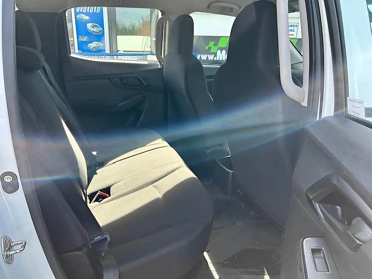 Used 2021 Isuzu D-Max Utility D/Cab White - Interior and Exterior details 9