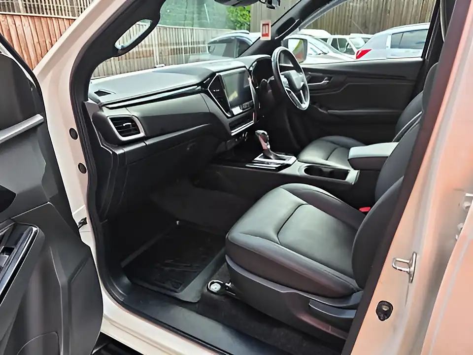 Used 2021 Isuzu D-Max V-Cross White - Interior and Exterior details 13