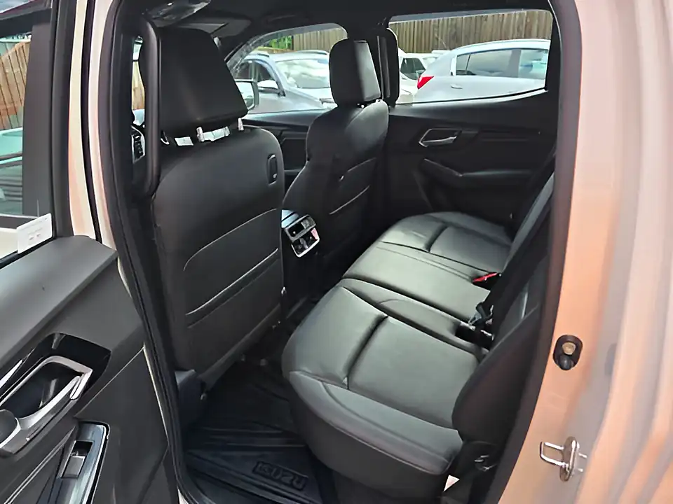 Used 2021 Isuzu D-Max V-Cross White - Interior and Exterior details 14