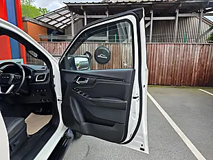Used 2021 Isuzu D-Max V-Cross White - Interior and Exterior details 16