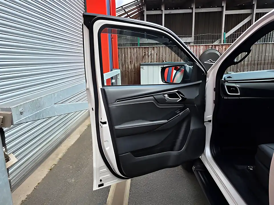 Used 2021 Isuzu D-Max V-Cross White - Interior and Exterior details 17