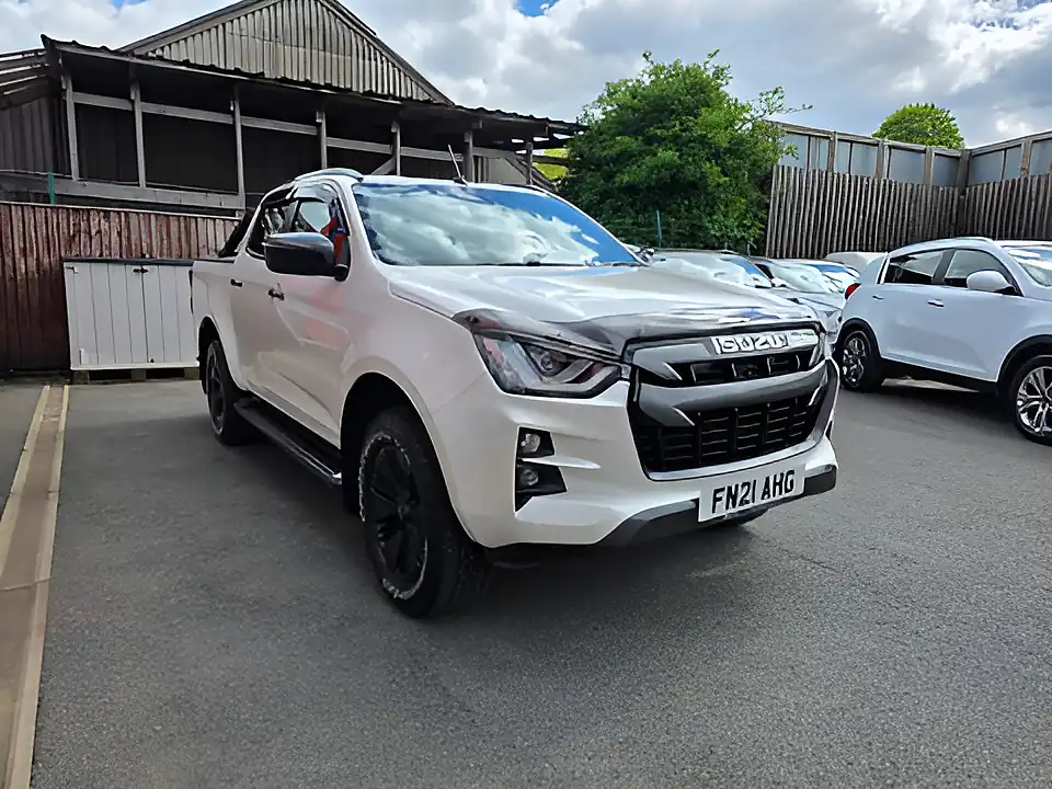Used 2021 Isuzu D-Max V-Cross White - Interior and Exterior details 3