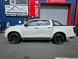 Used 2021 Isuzu D-Max V-Cross White - Interior and Exterior details 5