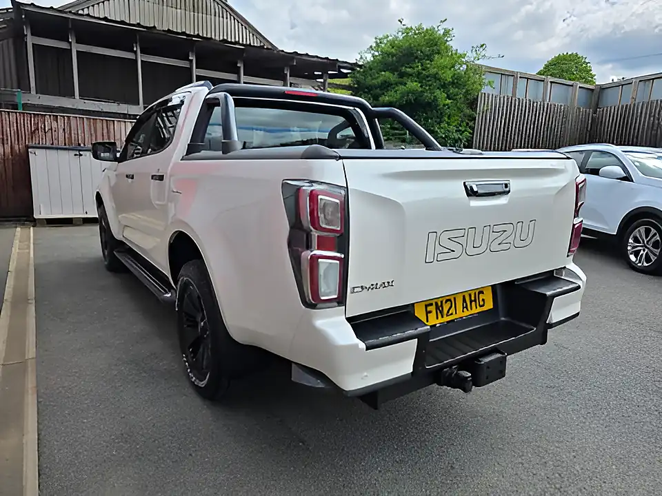 Used 2021 Isuzu D-Max V-Cross White - Interior and Exterior details 6