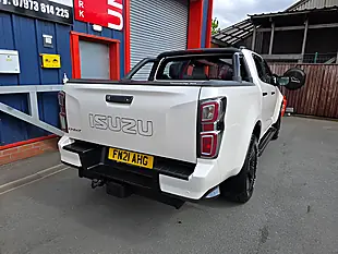 Used 2021 Isuzu D-Max V-Cross White - Interior and Exterior details 8