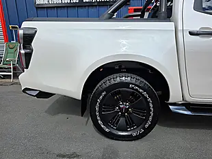 Used 2021 Isuzu D-Max V-Cross White - Interior and Exterior details 9
