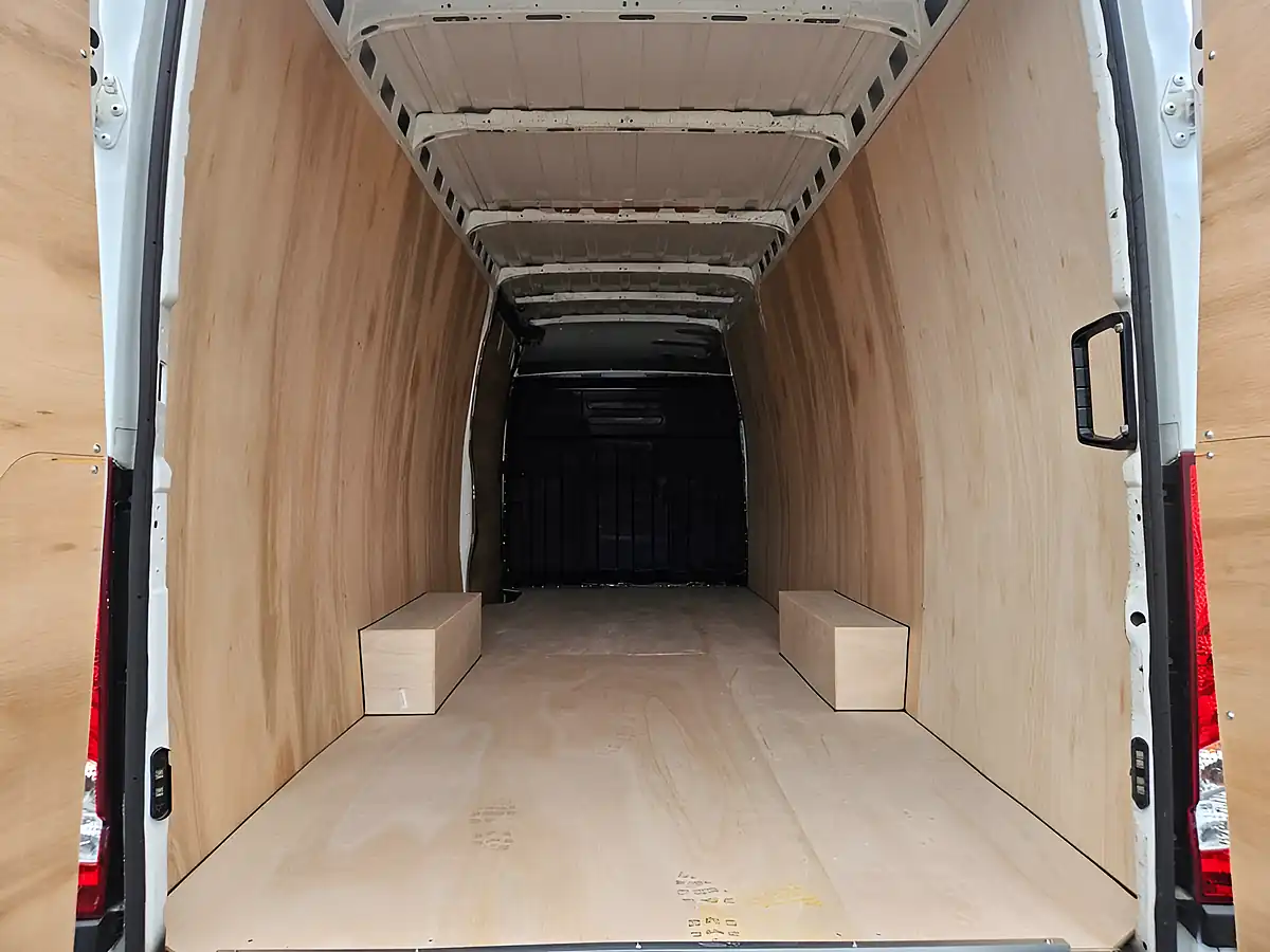 Used 2021 Iveco Daily 35S 14B Lwb White - Interior and Exterior details 10