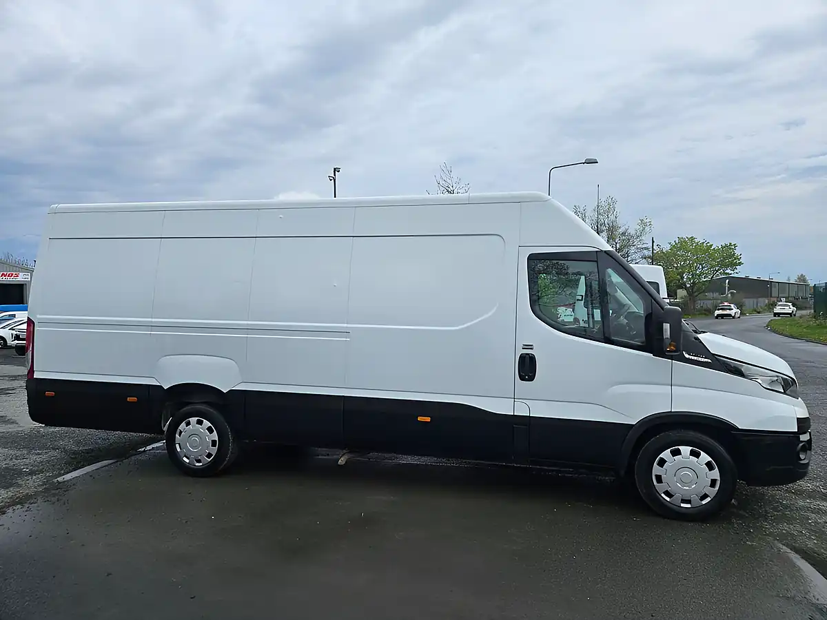 Used 2021 Iveco Daily 35S 14B Lwb White - Interior and Exterior details 2