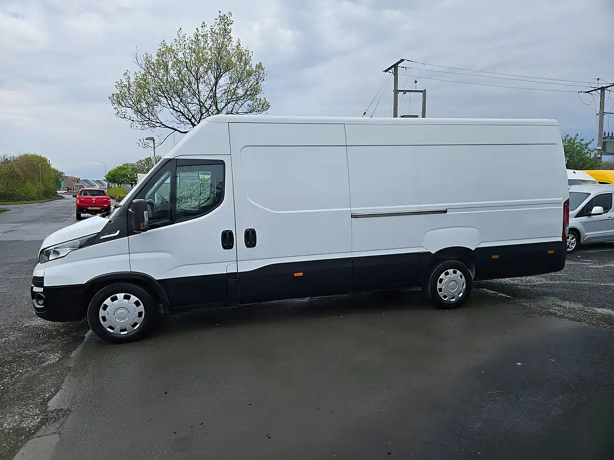 Used 2021 Iveco Daily 35S 14B Lwb White - Interior and Exterior details 5