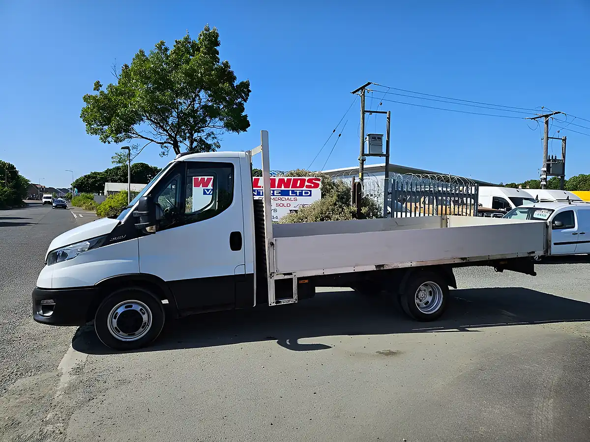 Used 2021 Iveco Daily Lwb Dropside White - Interior and Exterior details 5