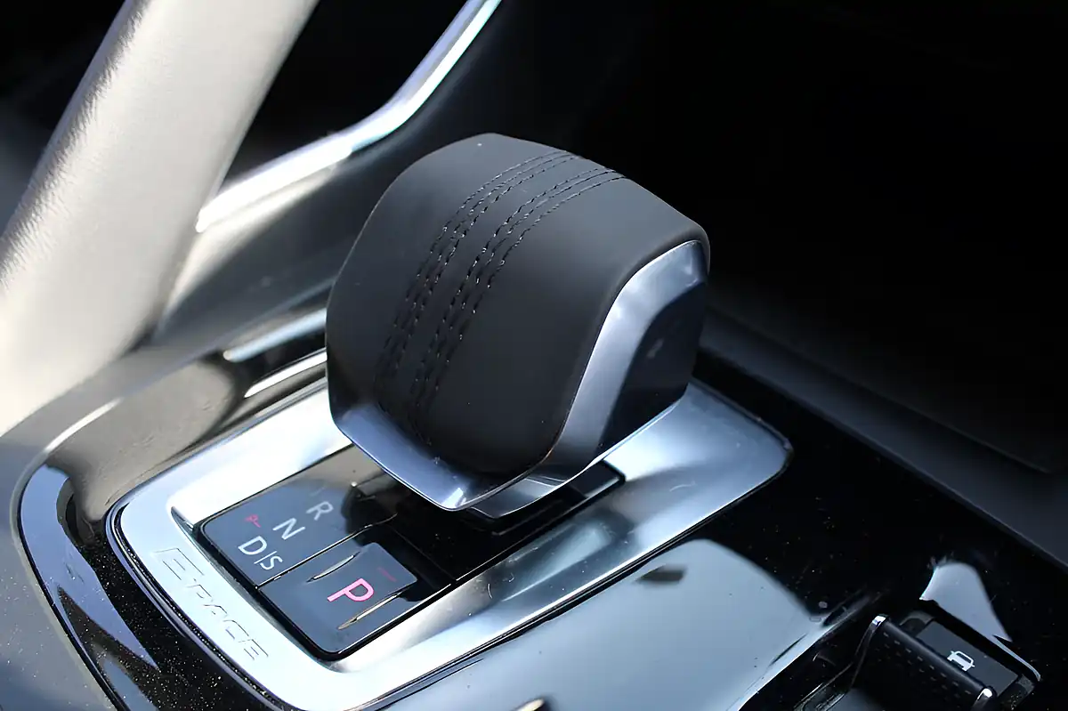 Used 2021 Jaguar E-Pace R-Dynamic Se White - Interior and Exterior details 17