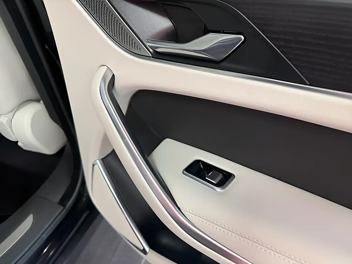 Used 2021 Jaguar F-Pace R-Dynamic Hse Black - Interior and Exterior details 6