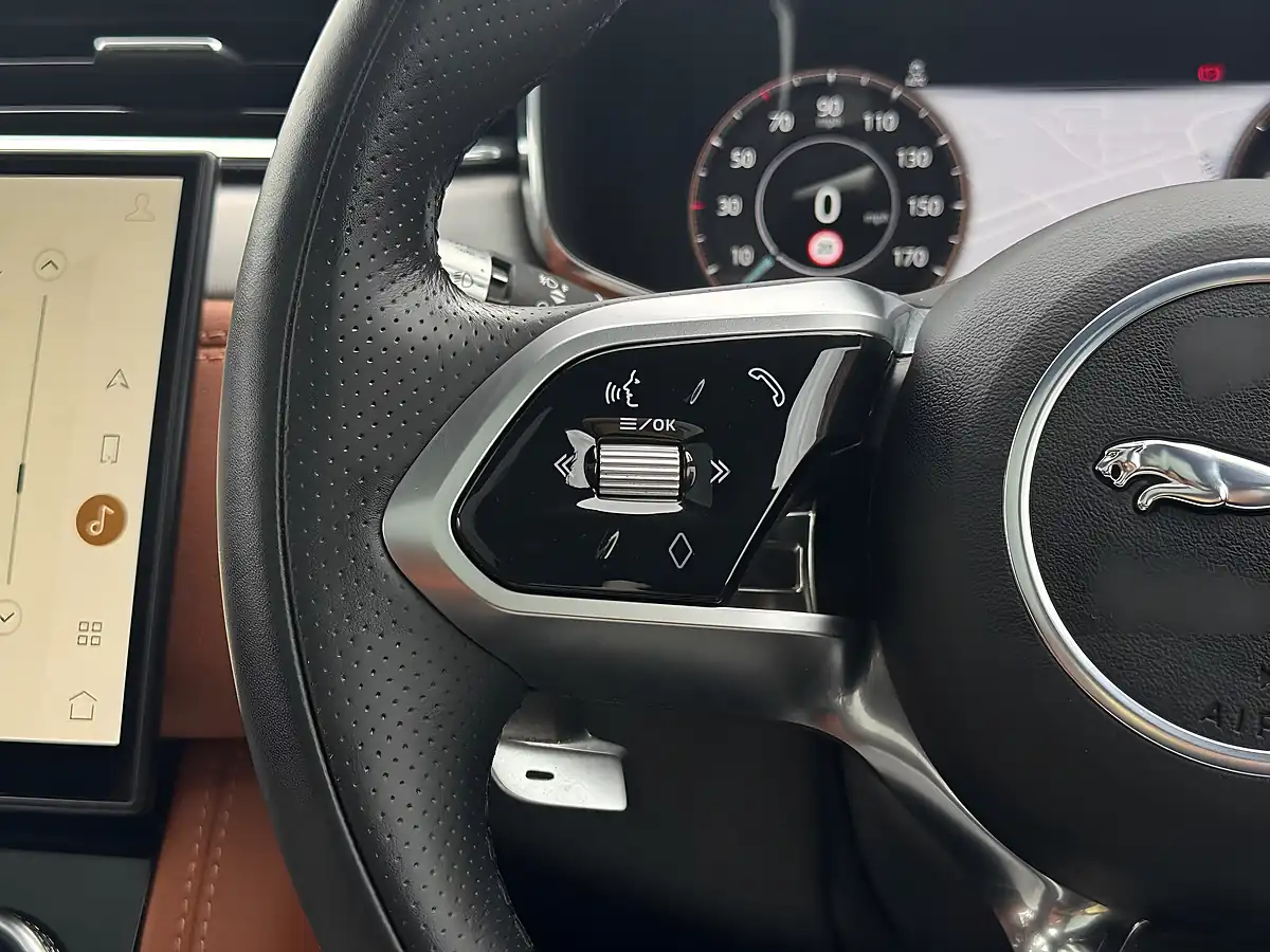 Used 2021 Jaguar F-Pace R-Dynamic Se Black - Interior and Exterior details 12
