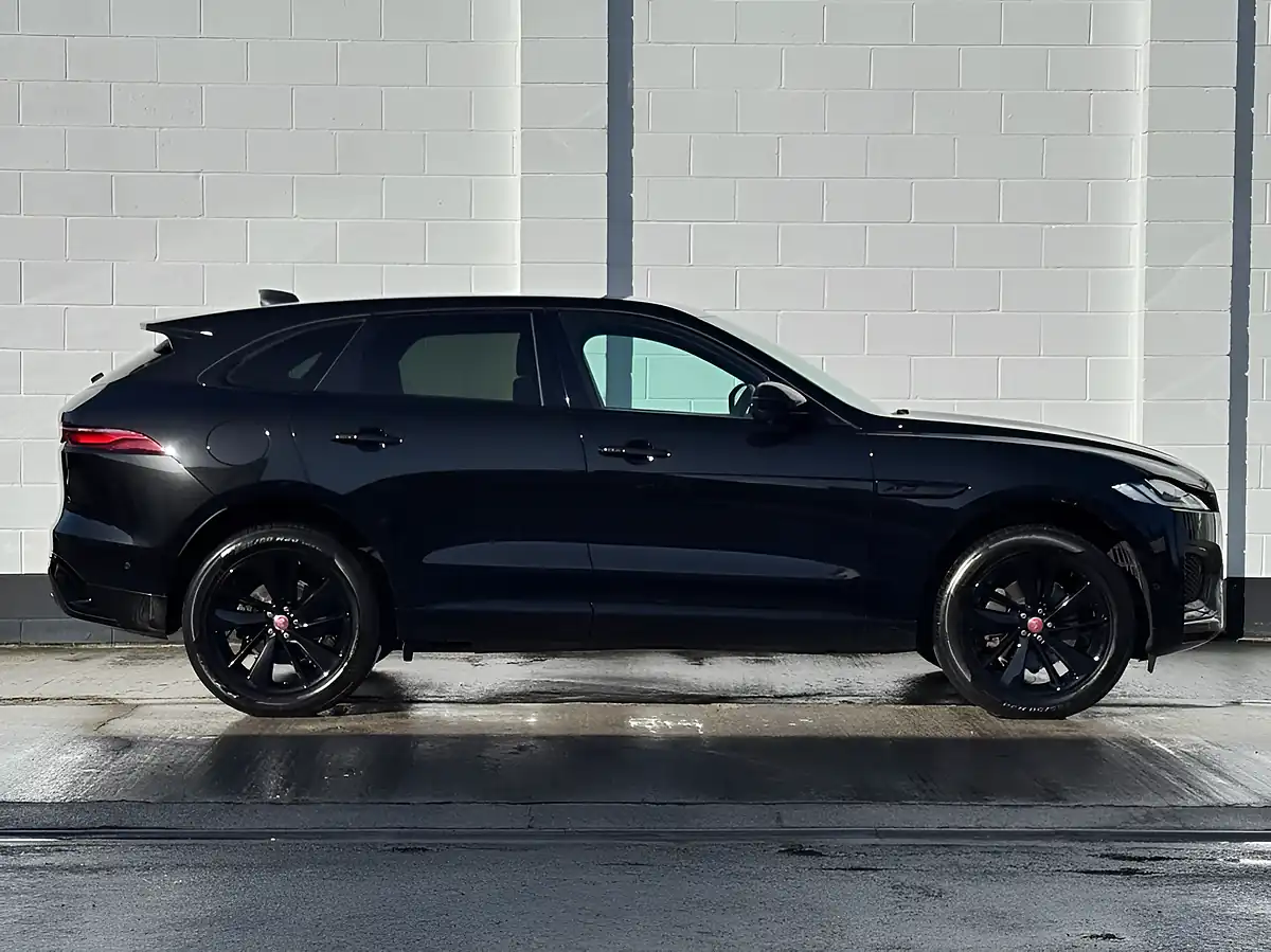 Used 2021 Jaguar F-Pace R-Dynamic Se Santorini Black - Interior and Exterior details 11
