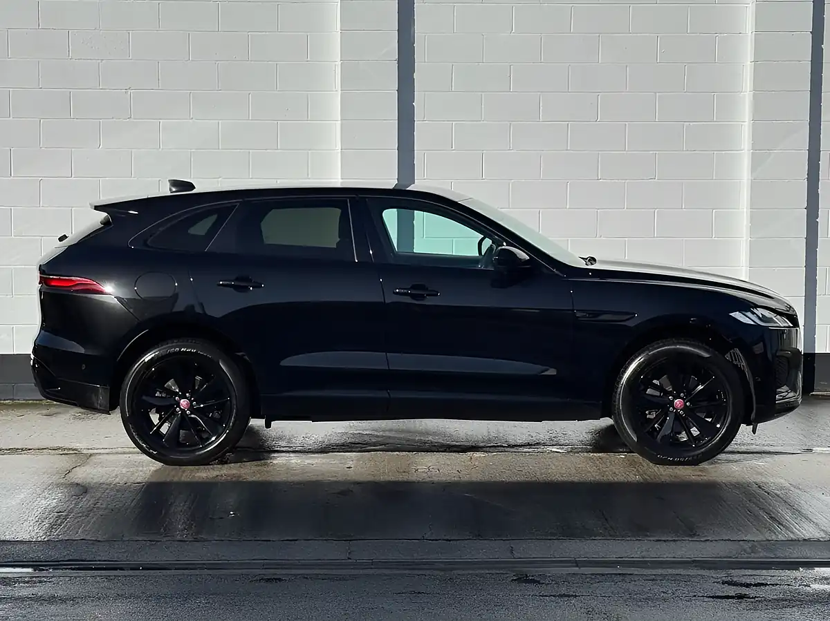 Used 2021 Jaguar F-Pace R-Dynamic Se Santorini Black - Interior and Exterior details 3