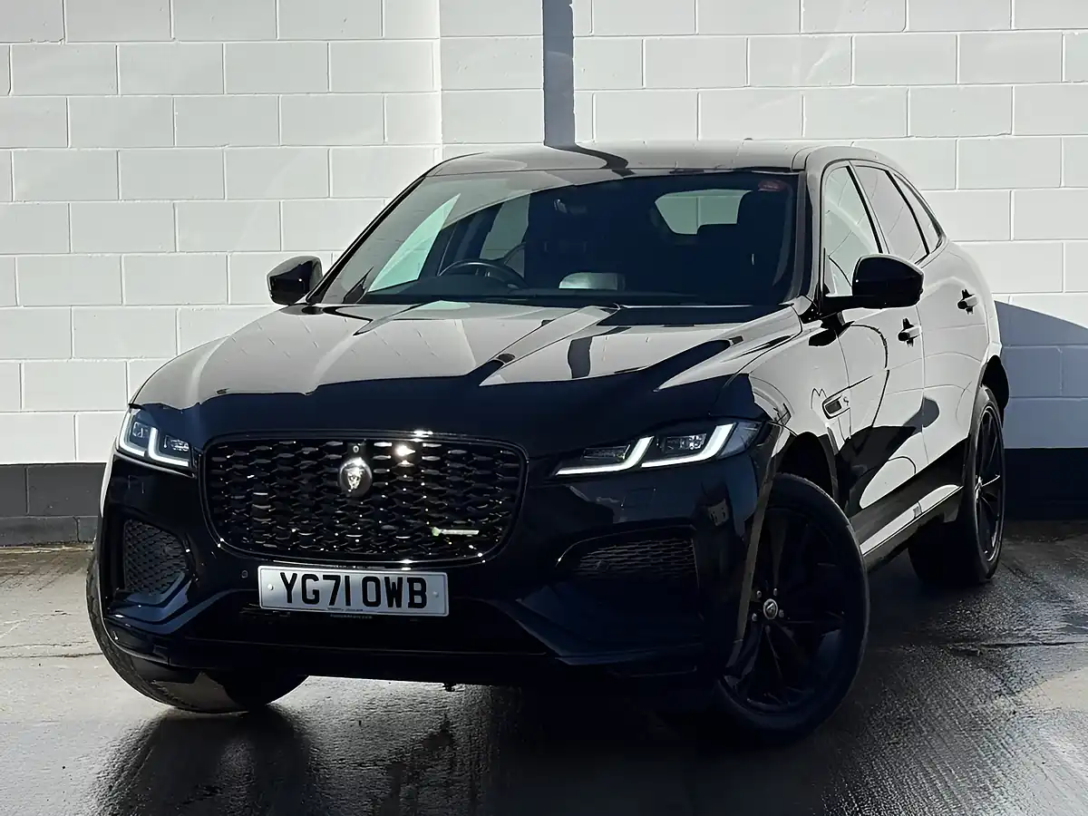 Used 2021 Jaguar F-Pace R-Dynamic Se Santorini Black - Interior and Exterior details 5