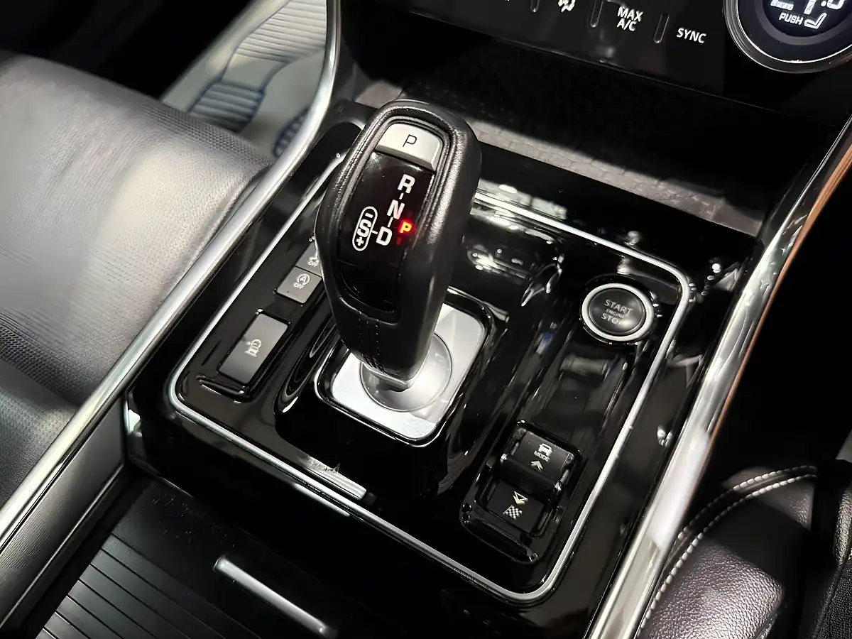 Used 2021 Jaguar Xe R-Dynamic Black Black - Interior and Exterior details 19