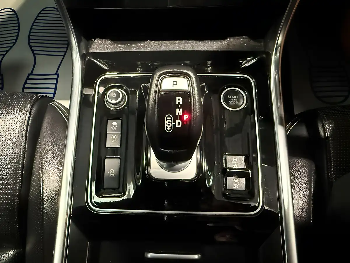 Used 2021 Jaguar Xe R-Dynamic Black Black - Interior and Exterior details 19