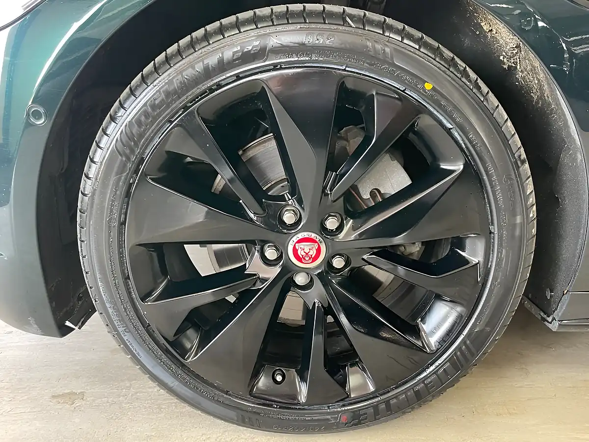 Used 2021 Jaguar Xf R-Dynamic Se British Racing Green - Interior and Exterior details 11