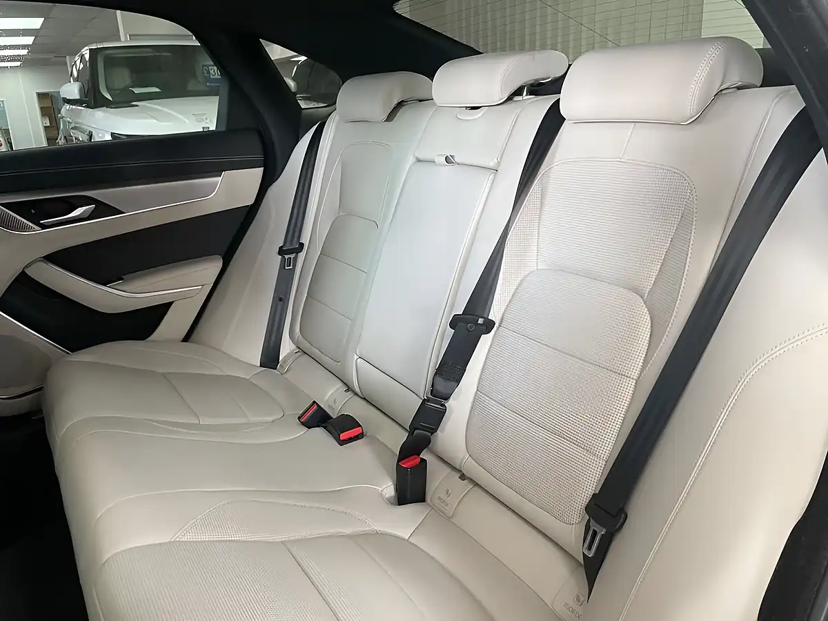 Used 2021 Jaguar Xf R-Dynamic Se British Racing Green - Interior and Exterior details 14