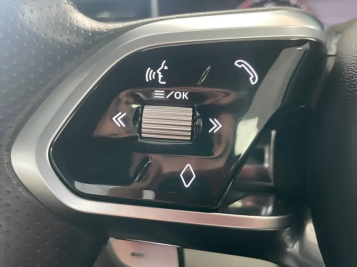 Used 2021 Jaguar Xf R-Dynamic Se British Racing Green - Interior and Exterior details 16