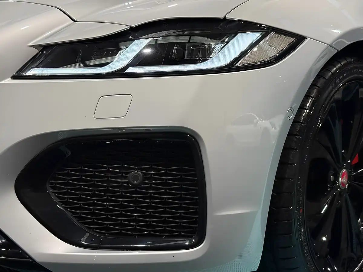 Used 2021 Jaguar Xf R-Dynamic Se Silver - Interior and Exterior details 11