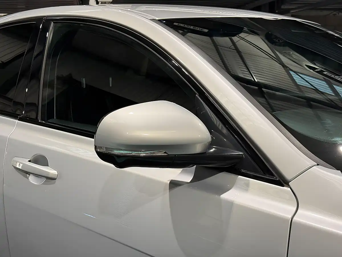 Used 2021 Jaguar Xf R-Dynamic Se Silver - Interior and Exterior details 12