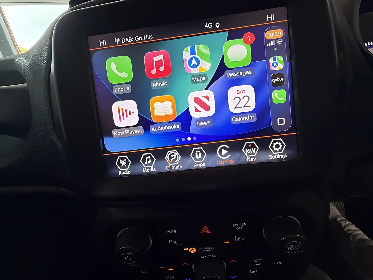 Used 2021 Jeep Renegade Night Eagle White - Interior and Exterior details 3