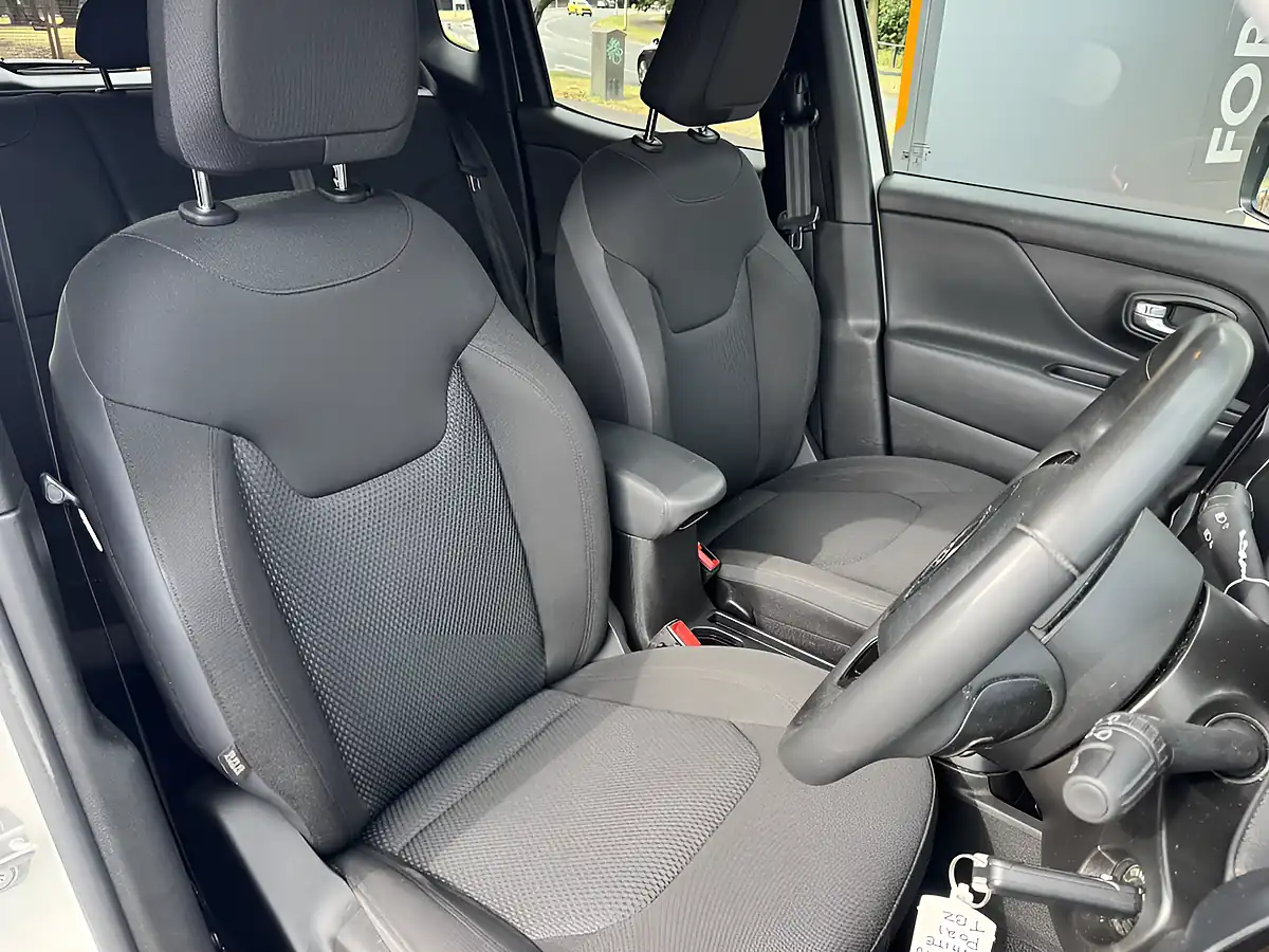 Used 2021 Jeep Renegade Night Eagle White - Interior and Exterior details 6