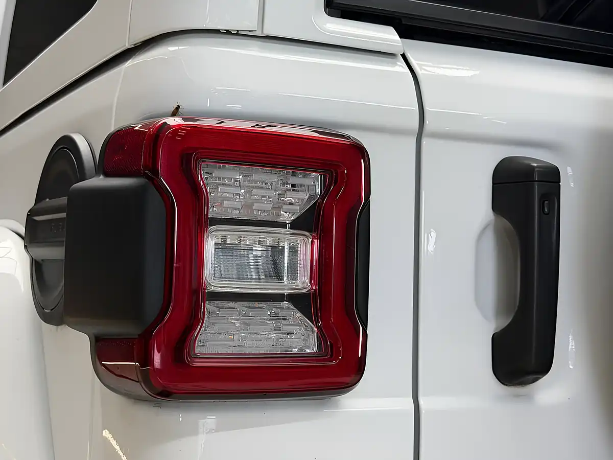 Used 2021 Jeep Wrangler Overland White - Interior and Exterior details 18