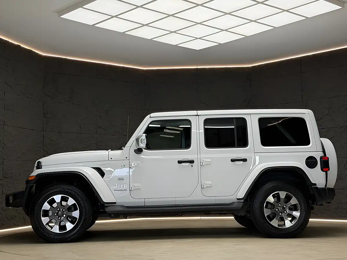 Used 2021 Jeep Wrangler Overland White - Interior and Exterior details 7