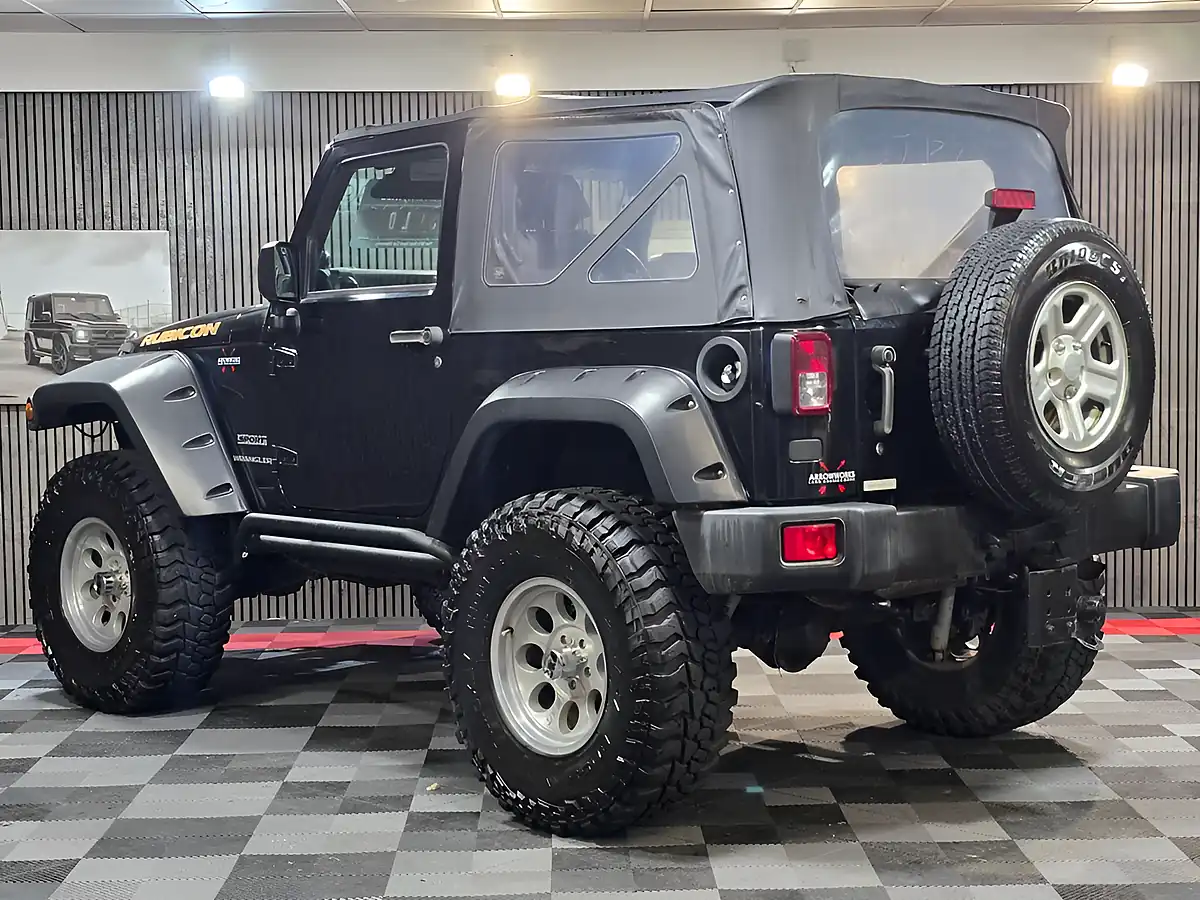 Used 2021 Jeep Wrangler Rubicon Black - Interior and Exterior details 4