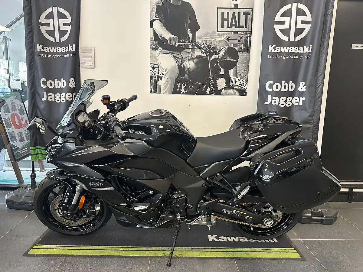 Used 2021 Kawasaki Ninja 1000 Sx Performance Tourer Black - Interior and Exterior details 11