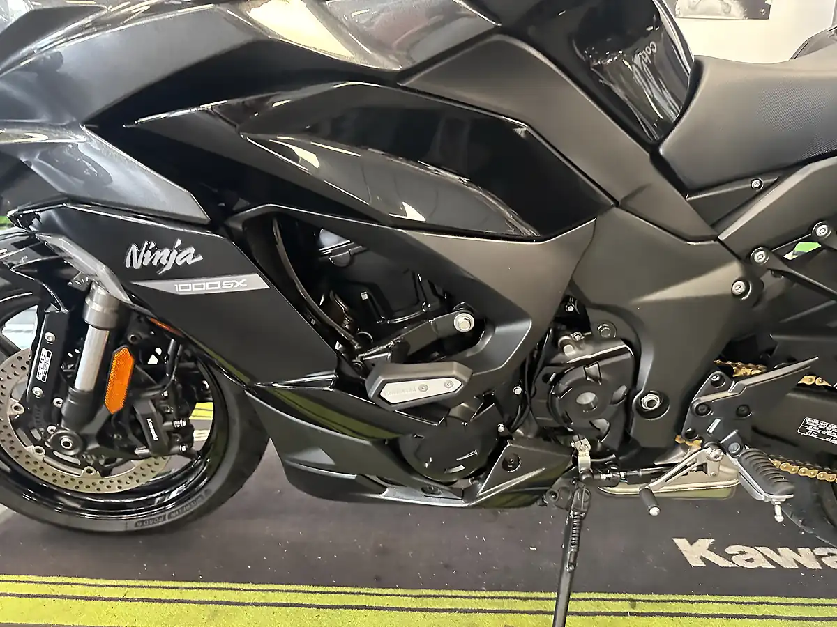 Used 2021 Kawasaki Ninja 1000 Sx Performance Tourer Black - Interior and Exterior details 15