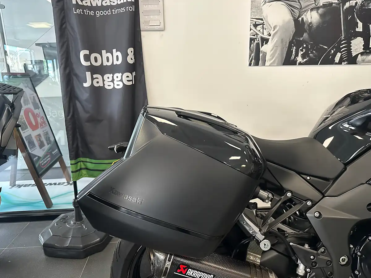Used 2021 Kawasaki Ninja 1000 Sx Performance Tourer Black - Interior and Exterior details 3