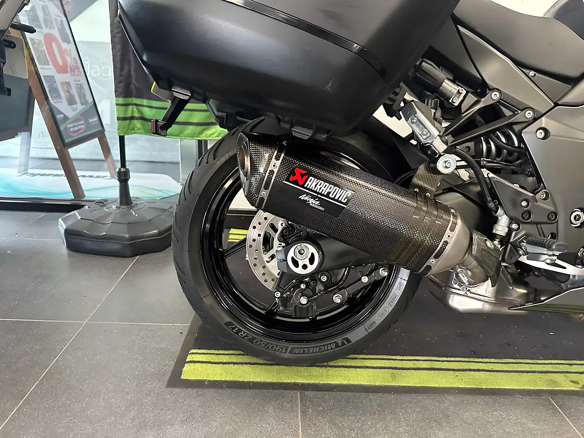 Used 2021 Kawasaki Ninja 1000 Sx Performance Tourer Black - Interior and Exterior details 4