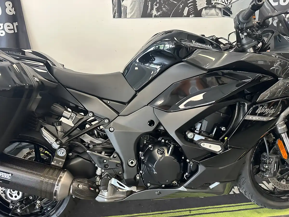 Used 2021 Kawasaki Ninja 1000 Sx Performance Tourer Black - Interior and Exterior details 5