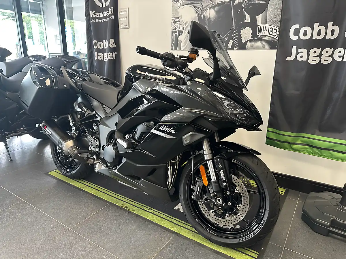 Used 2021 Kawasaki Ninja 1000 Sx Performance Tourer Black - Interior and Exterior details 8