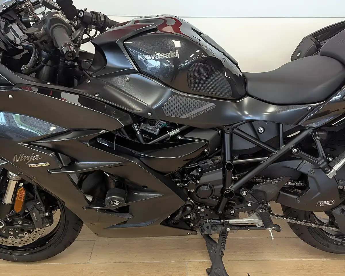Used 2021 Kawasaki Ninja H2 Sx Grey - Interior and Exterior details 10
