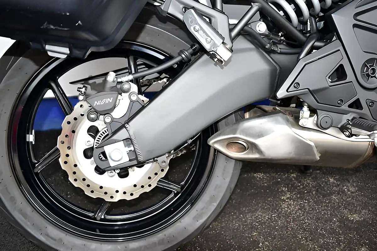 Used 2021 Kawasaki Versys 650 Metallic Moondust Grey - Interior and Exterior details 10