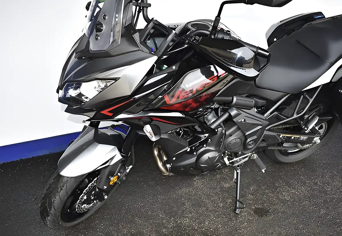 Used 2021 Kawasaki Versys 650 Metallic Moondust Grey - Interior and Exterior details 11