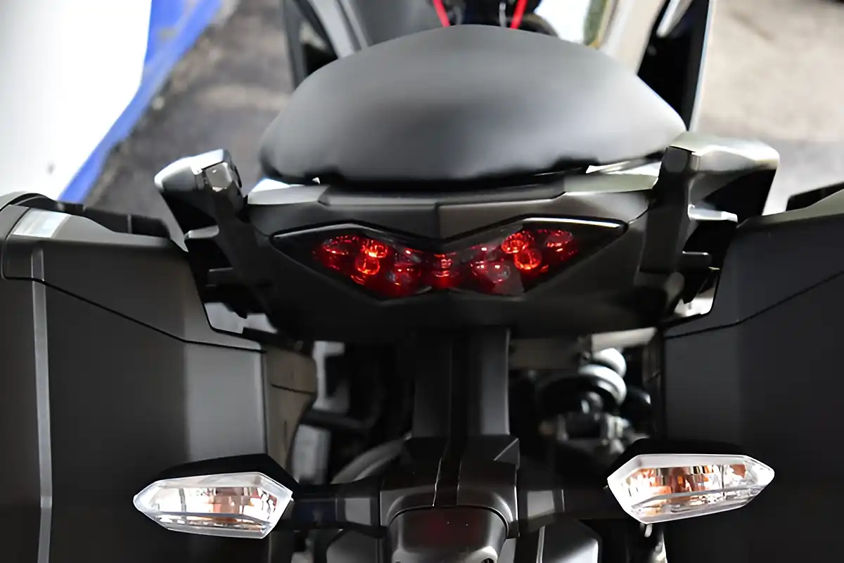 Used 2021 Kawasaki Versys 650 Metallic Moondust Grey - Interior and Exterior details 18