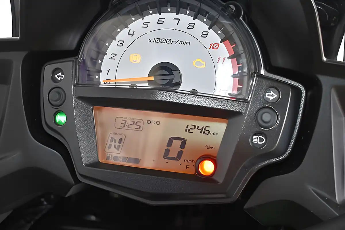 Used 2021 Kawasaki Versys 650 Metallic Moondust Grey - Interior and Exterior details 3