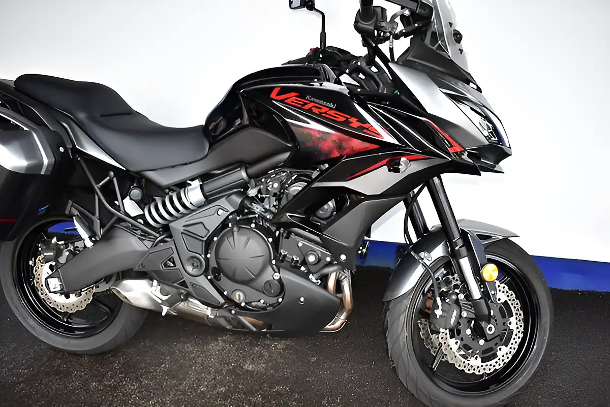 Used 2021 Kawasaki Versys 650 Metallic Moondust Grey - Interior and Exterior details 4