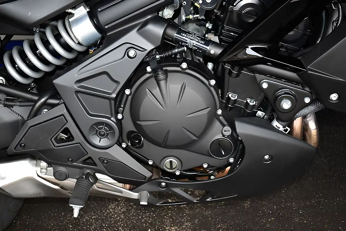 Used 2021 Kawasaki Versys 650 Metallic Moondust Grey - Interior and Exterior details 6
