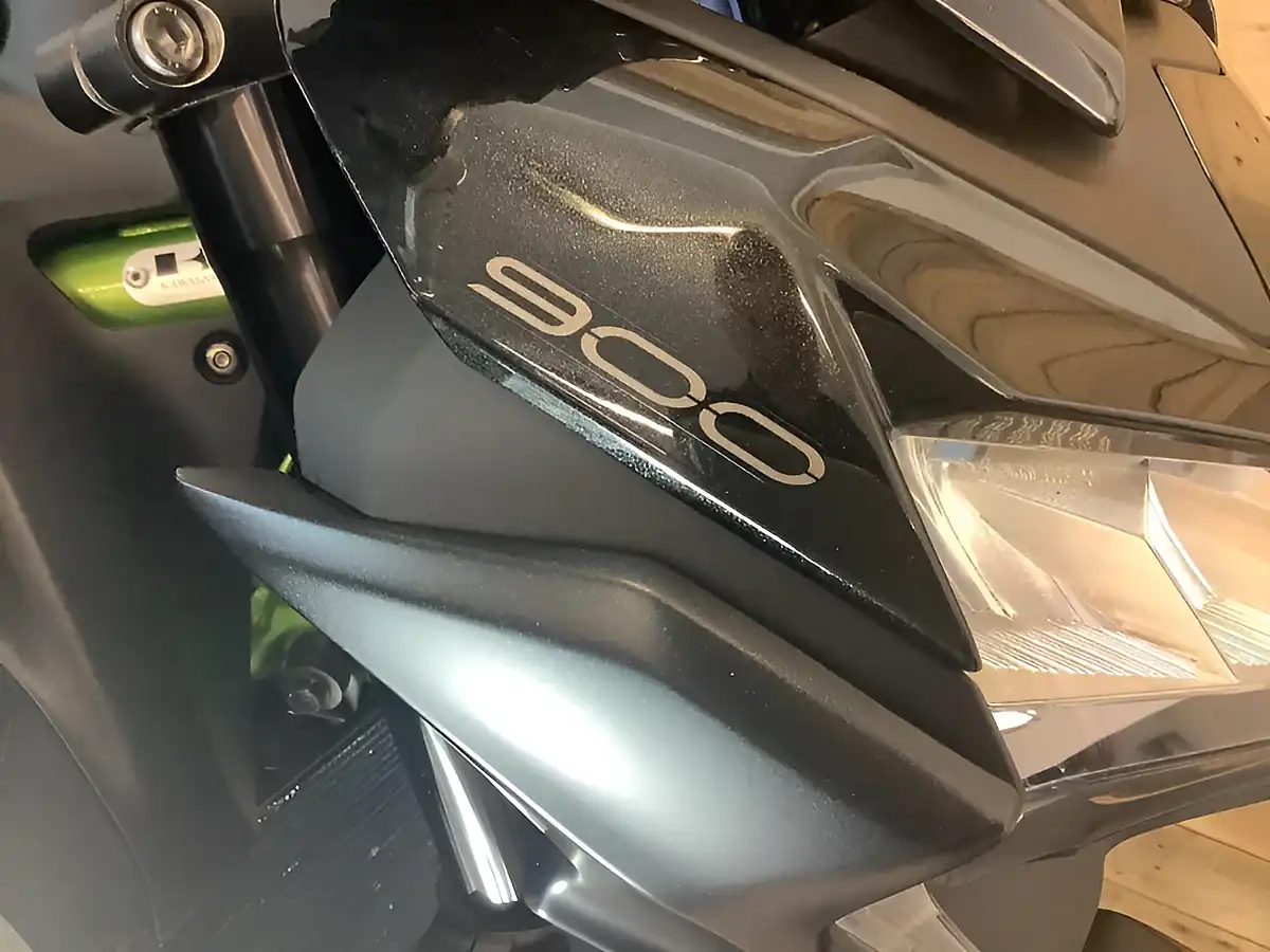 Used 2021 Kawasaki Z 900 Se Supernaked Green - Interior and Exterior details 12