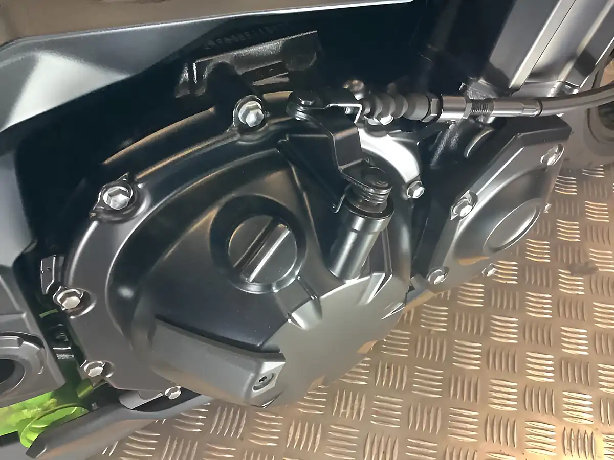 Used 2021 Kawasaki Z 900 Se Supernaked Green - Interior and Exterior details 16