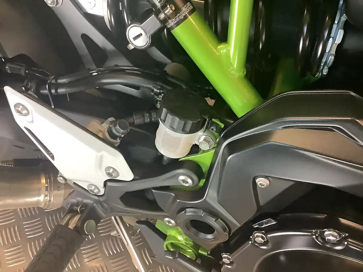 Used 2021 Kawasaki Z 900 Se Supernaked Green - Interior and Exterior details 17